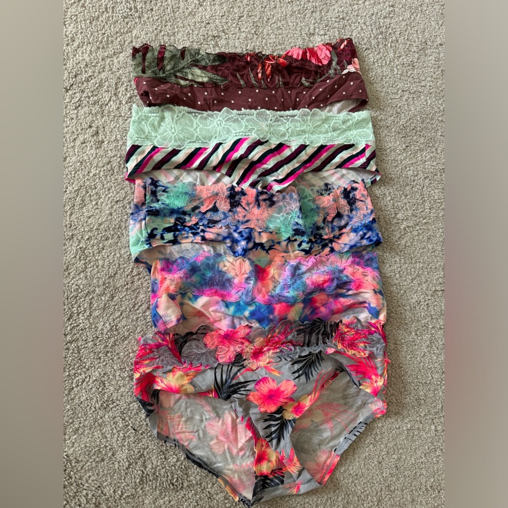 Victoria’s Secret lace trim cotton hip hugger panties